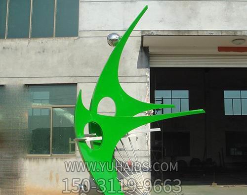 池塘两只抽象绿色不锈钢鱼博鱼网页版