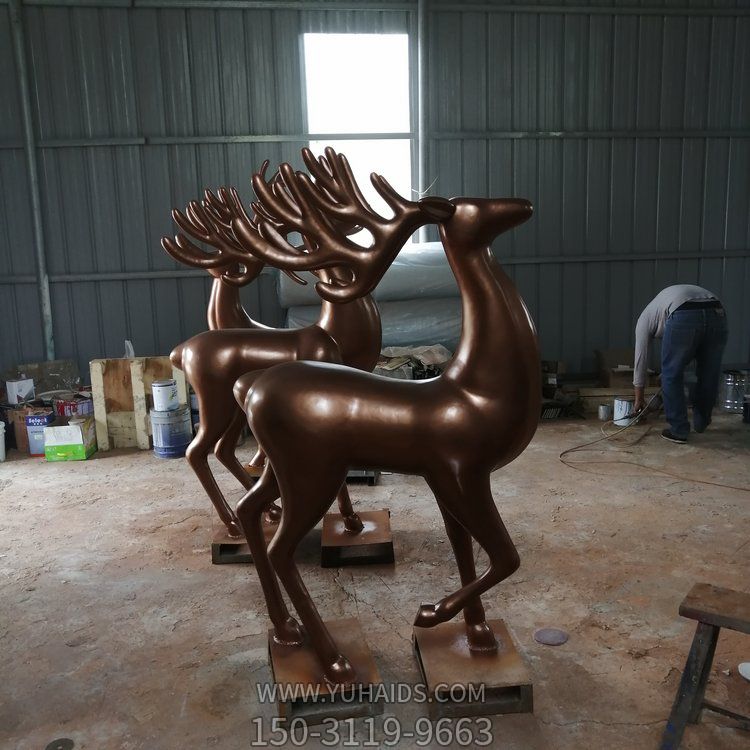 小区园林草地摆放玻璃钢仿铜抽象梅花鹿博鱼网页版