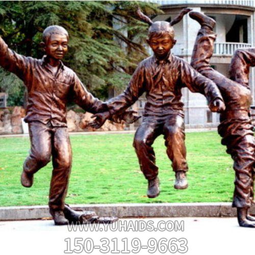 户外公园铜雕玩耍嬉戏的儿童景观博鱼网页版