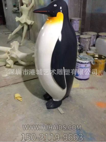 室内玻璃钢独自等待的童趣可爱企鹅博鱼网页版