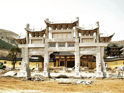 景区寺院门前仿古建筑斗拱门楼大理石牌坊