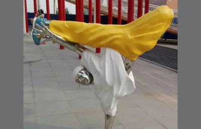 彩绘不锈钢跳街舞人物博鱼网页版