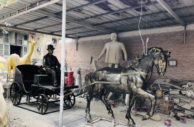 学院步行街做旧漆金青铜马车博鱼网页版