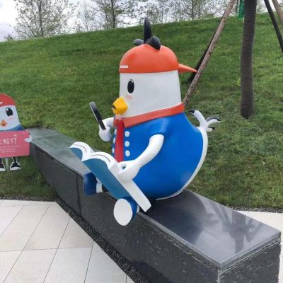 创意景观户外园林看书的卡通公仔博鱼网页版