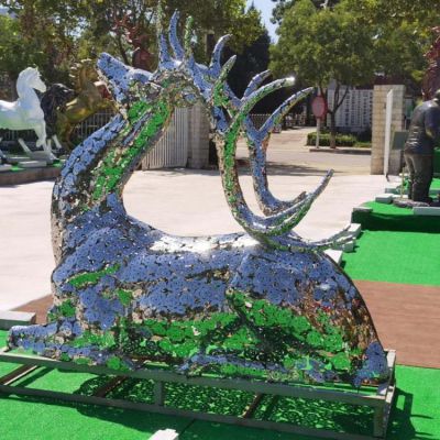 不锈钢锻造镜面一只卧着的梅花鹿