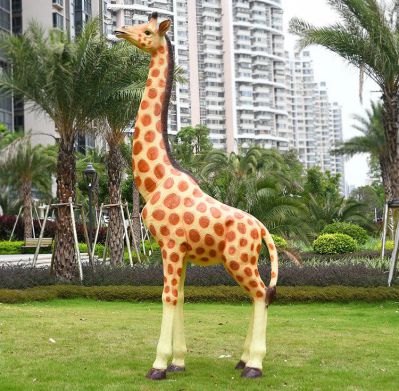 玻璃钢园林仿生长颈鹿