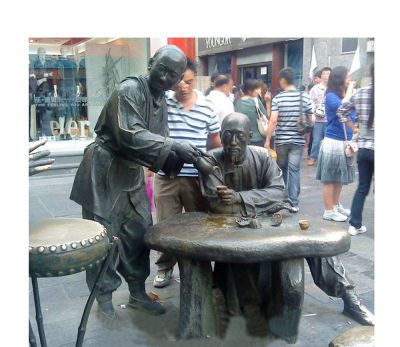 小二倒茶的人物小品铜雕茶博鱼网页版