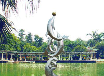 河边一群不锈钢玩耍的海豚博鱼网页版