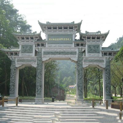 景区入口摆放青石浮雕三门石牌坊博鱼网页版