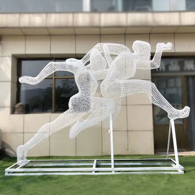 街边摆放不锈钢跑步人物网格博鱼网页版