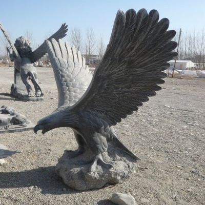 户外动物园摆放石雕老鹰博鱼网页版