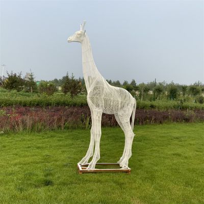 园林摆放大型不锈钢镂空长颈鹿博鱼网页版
