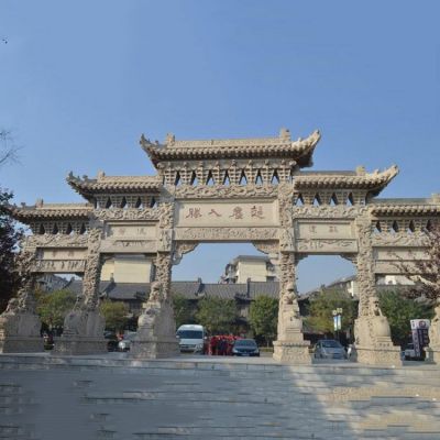 景点入口摆放中式古建筑大理石雕刻五门石牌坊