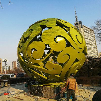 直径4米的大型不锈钢镂空球