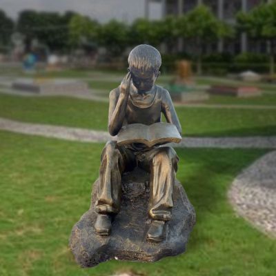 公园草地摆放玻璃钢仿铜看书儿童人物博鱼网页版