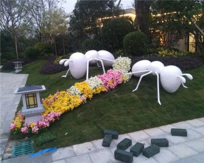 小区花园草地摆放玻璃钢抽象大型蚂蚁博鱼网页版