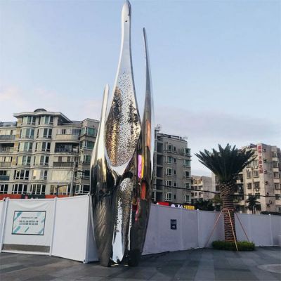 户外广场摆放大型不锈钢镜面抽象艺术造型景观博鱼网页版