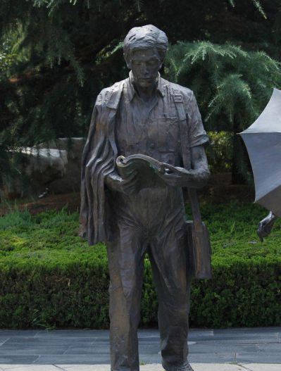 园林景区玻璃钢仿铜边走边读书博鱼网页版