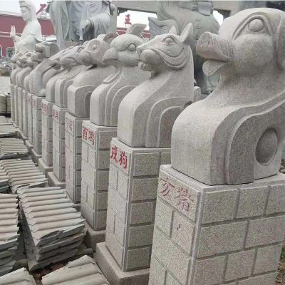 十二生肖青石景区广场摆放拴马柱博鱼网页版
