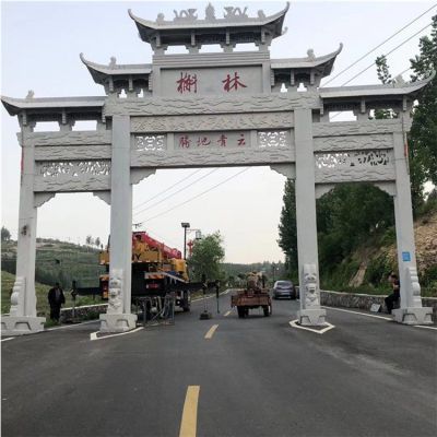 城市街道摆放大理石雕刻仿古建筑三门石牌坊