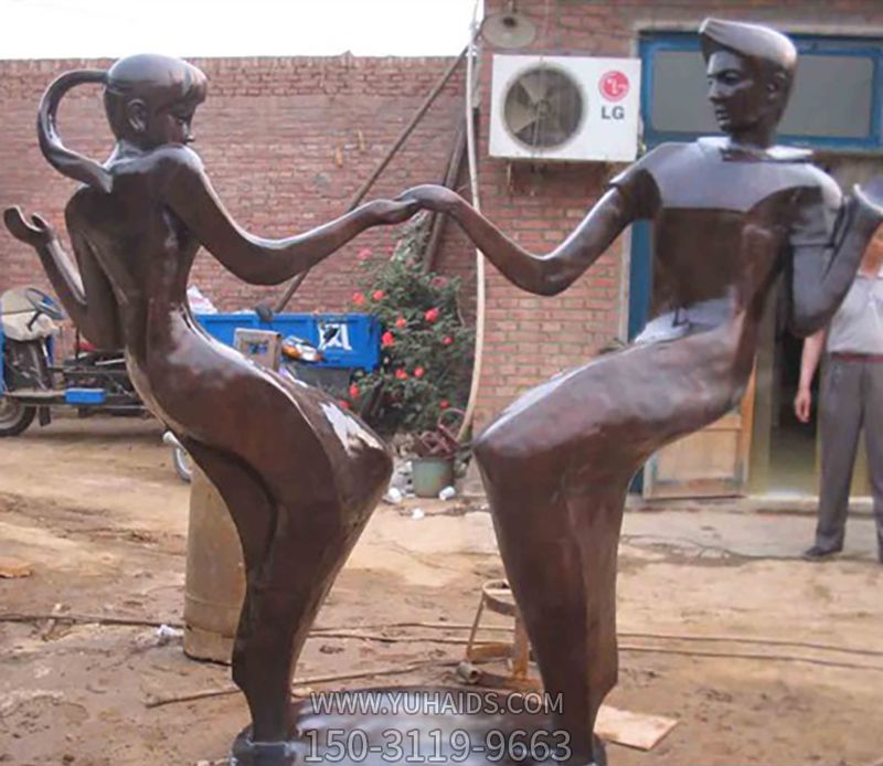 广场花园情侣跳舞抽象人物玻璃钢仿铜博鱼网页版