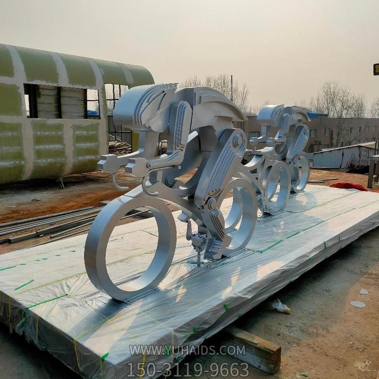 骑行车的景观人物博鱼网页版户外广场体育馆