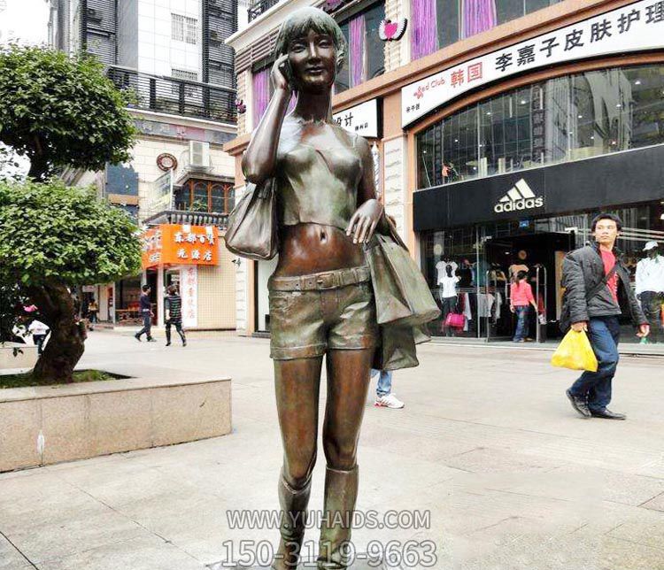户外街道打电话逛街的铜雕女孩博鱼网页版