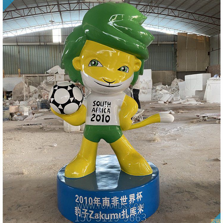 足球老虎卡通公仔，玻璃钢体育运动主题卡通形象博鱼网页版