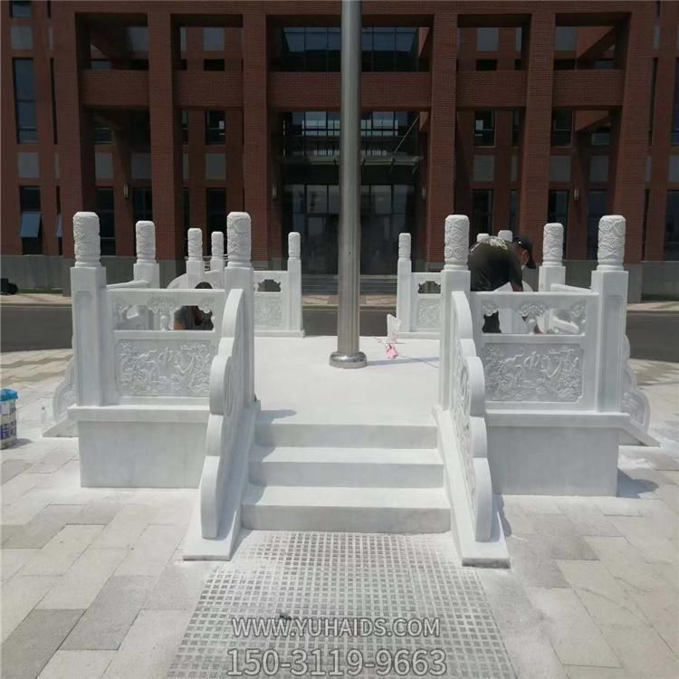 学校广场摆放汉白玉雕刻升旗台博鱼网页版