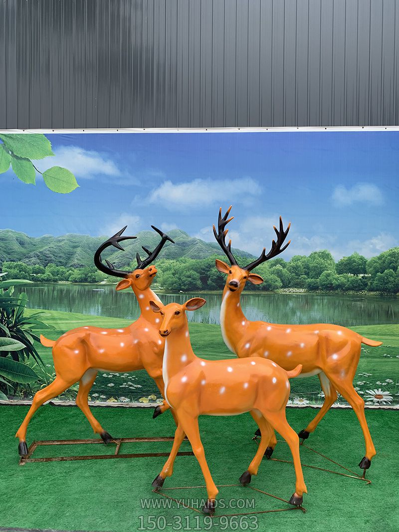 户外景区三只散步的梅花鹿博鱼网页版