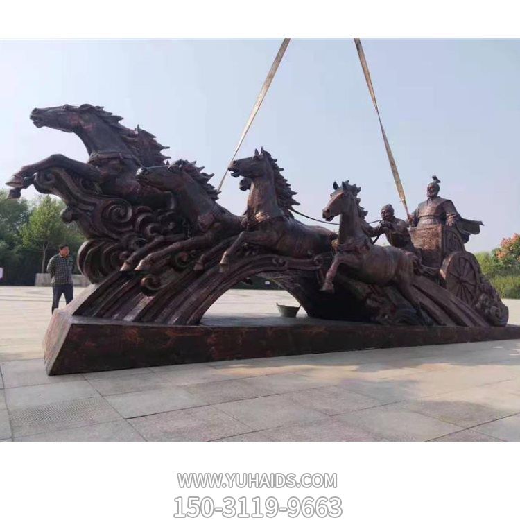 广场大型玻璃钢仿铜园林骑马的人物景观博鱼网页版