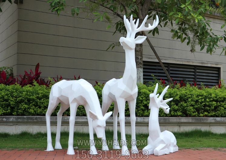 小区广场绿地摆放玻璃钢抽象几何切面鹿造型博鱼网页版