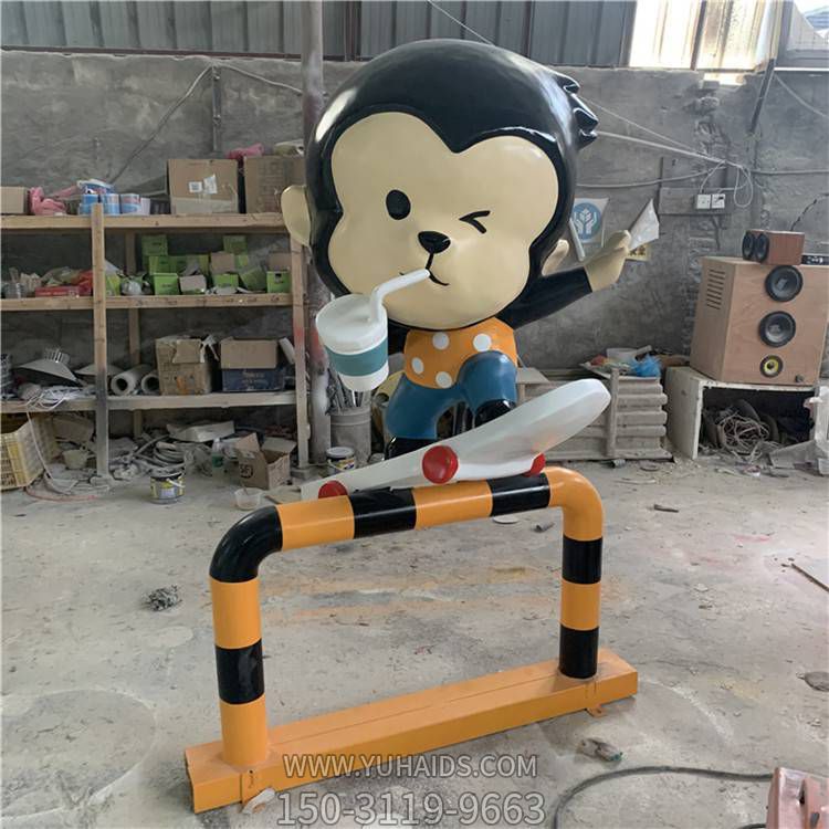 商店装饰摆放玻璃钢卡通滑滑板小猴公仔博鱼网页版