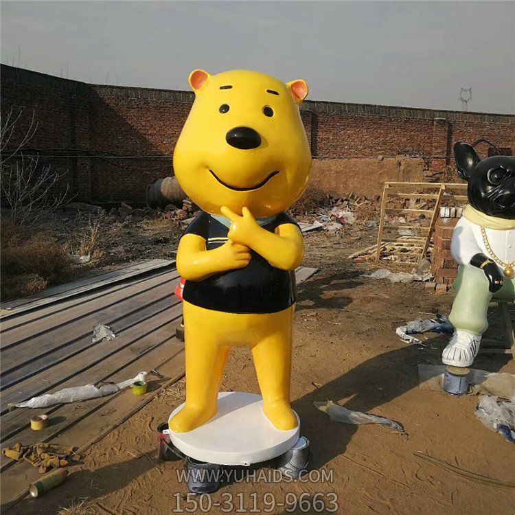 店铺门口大型美陈摆件维尼熊博鱼网页版