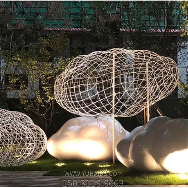 小区园林草地摆件玻璃钢白云 不锈钢网格云朵灯光景观博鱼网页版