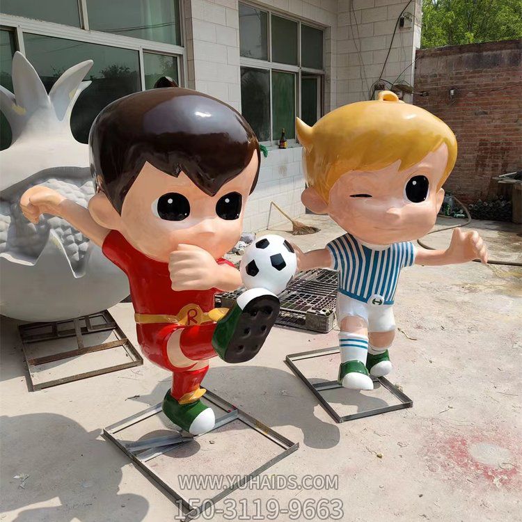 儿童乐园玻璃钢卡通踢足球公仔博鱼网页版
