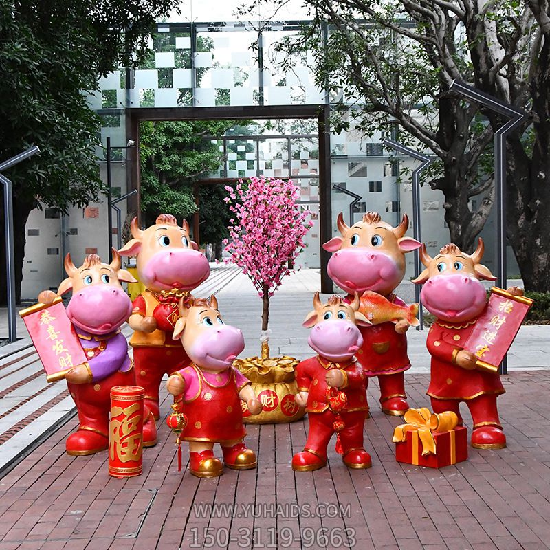 商场摆放一群红色招财玻璃钢牛博鱼网页版