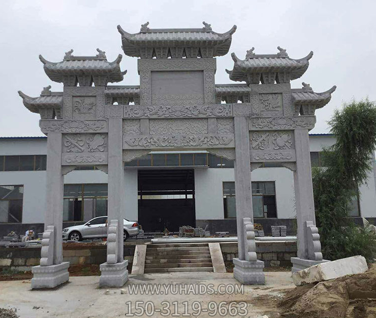 青石祠堂门前摆放仿古建浮雕花纹三门楼牌坊博鱼网页版