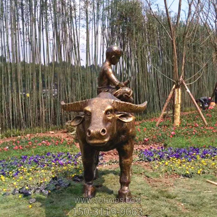户外广场玻璃钢仿铜坐在牛背上的儿童博鱼网页版