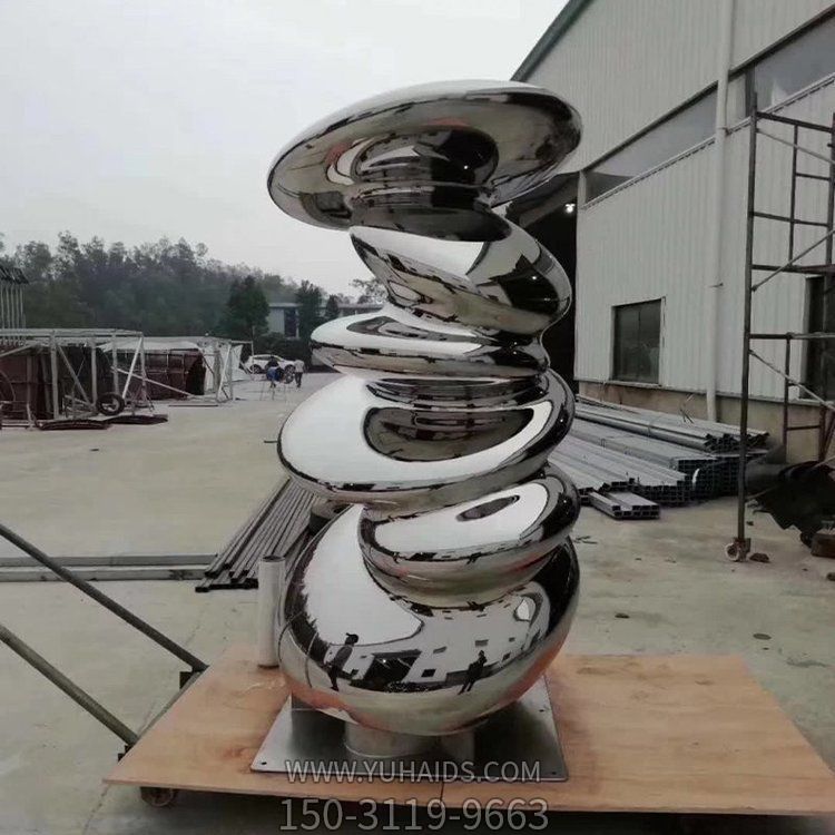 广场不锈钢镜面叠起来的鹅卵石博鱼网页版