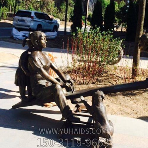 大型广场街头摆放人物铜雕 博鱼网页版