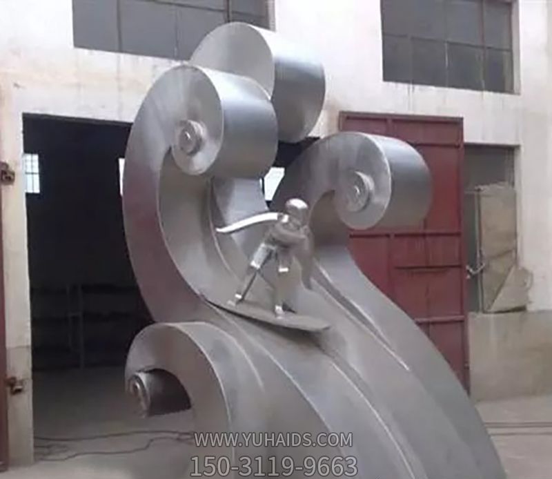 花园广场摆放大型创意不锈钢滑雪景观博鱼网页版