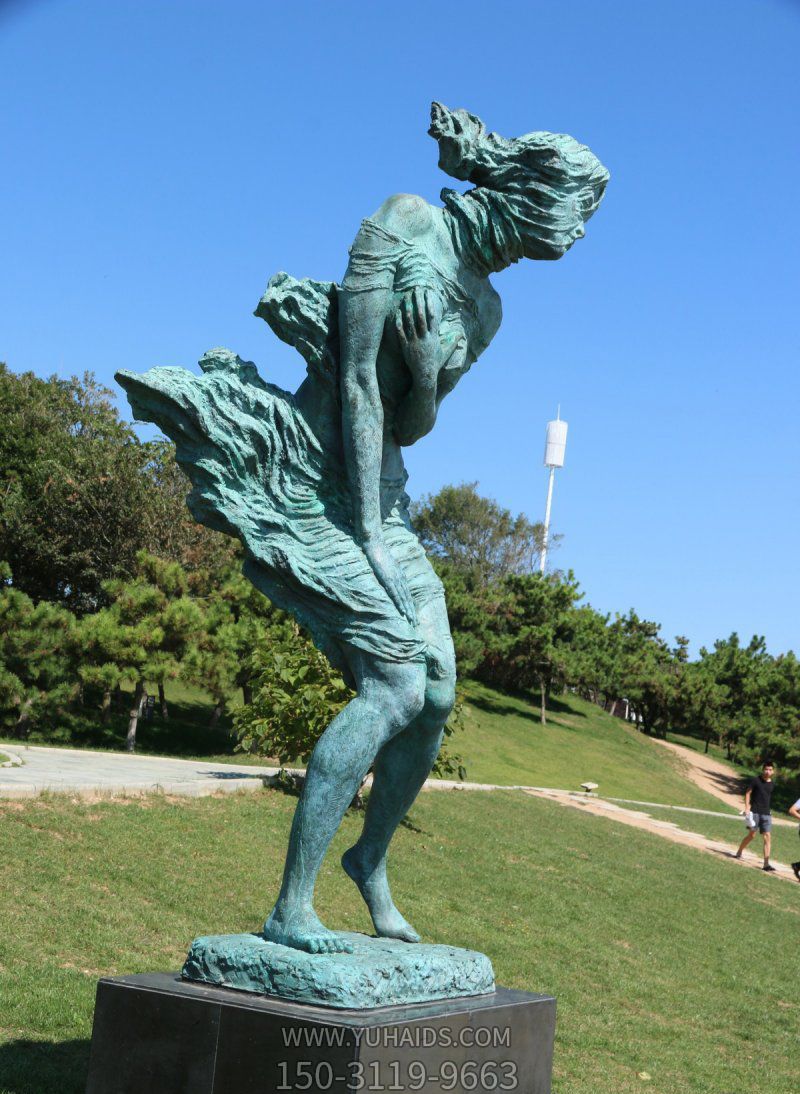 公园景观捂着裙子铜雕女孩博鱼网页版