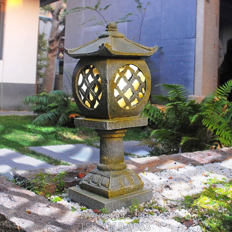 仿古做旧庭院草坪摆放镂空石雕灯笼博鱼网页版