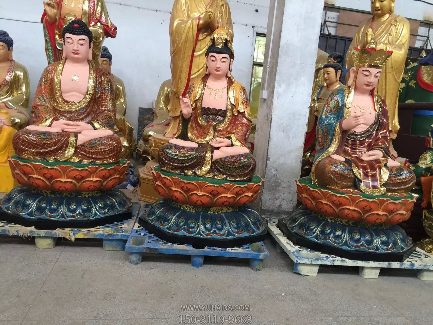景区寺庙玻璃钢彩绘佛像三圣博鱼网页版