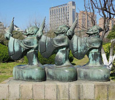 吹奏笙的抽象古代人物铜雕吹奏博鱼网页版