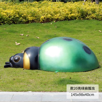 草地上摆放的一只绿色玻璃钢喷漆瓢虫博鱼网页版