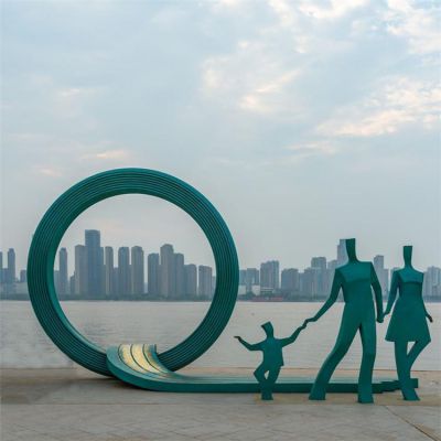 海边广场摆放不锈钢几何喷漆抽象一件三口人物小品