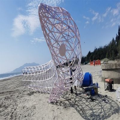 沙滩摆放大型不锈钢海豚镂空景观博鱼网页版