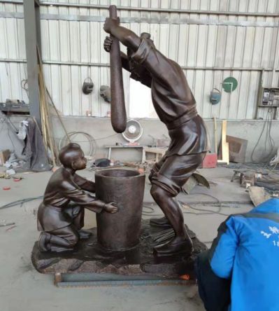 玻璃钢仿铜户外园林景区打糍粑的人物景观民俗小品